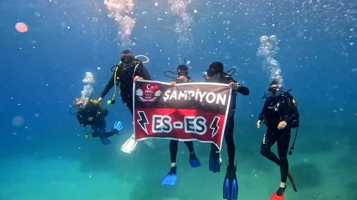 Eskişehirsporlu Dalgıçlar İzmir'de Şampiyonluğu Dalışla Kutladı