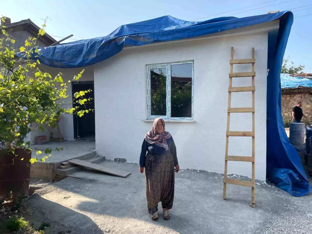 Yangından Sonra Hayırseverler Kadının Evini Yeniledi
