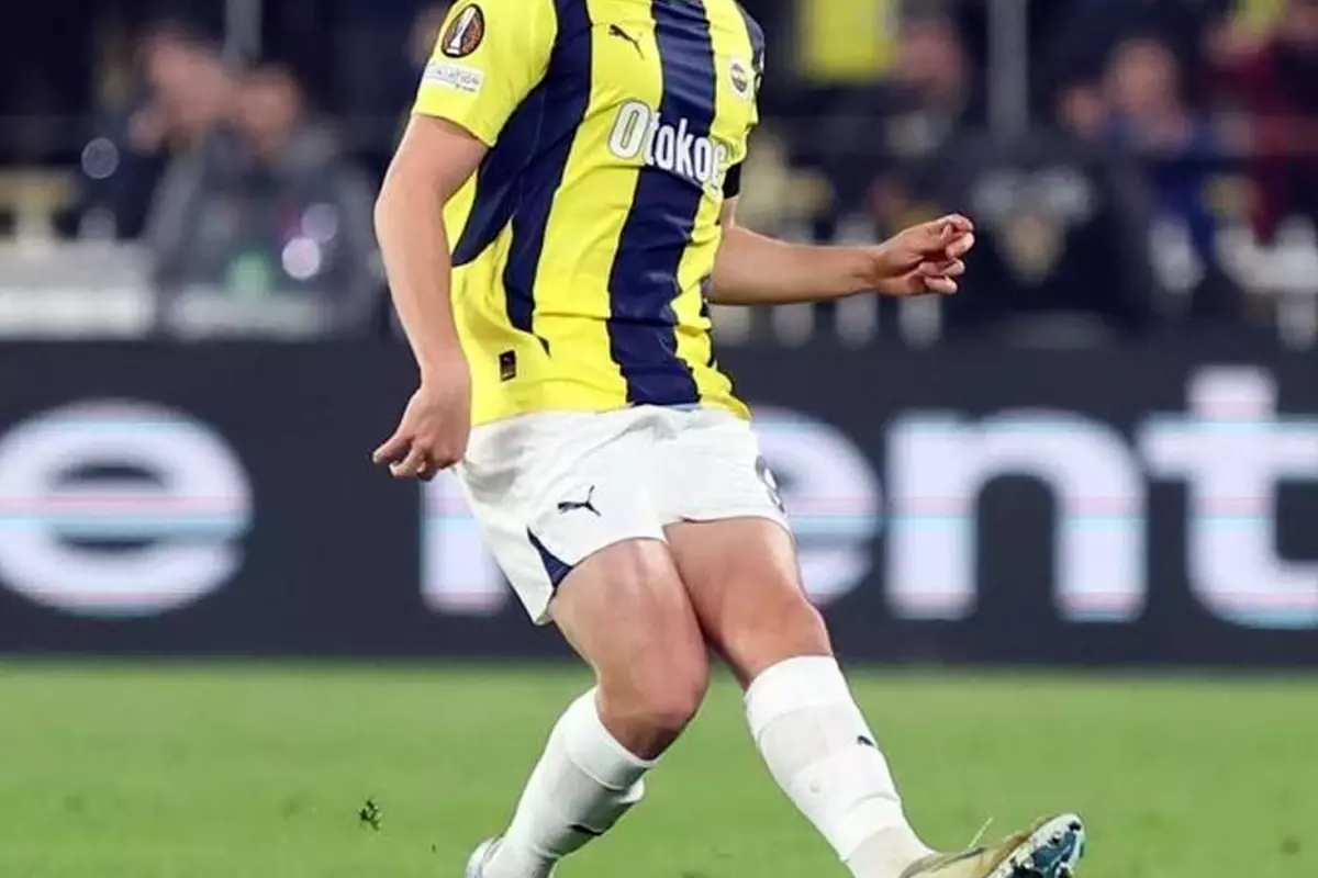 Yanlış duymadınız! Fenerbahçe yıldız futbolcuya neredeyse 60 kat zam yaptı