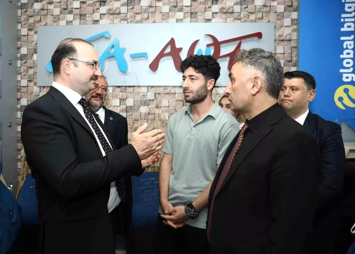 Erzurum'da Genç İstihdamına Destek: 96 Üniversite Öğrencisi Çağrı Merkezinde Göreve Başladı