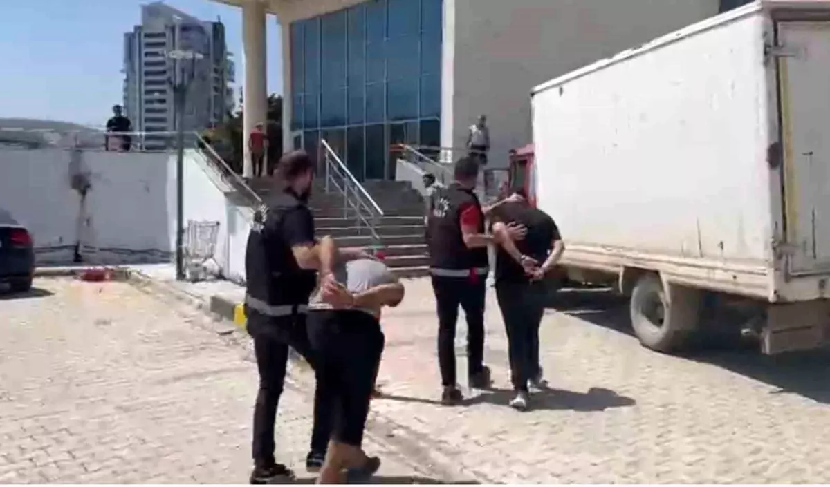 Hatay'da Aranan 4 Şahıs Yakalandı, 3'ü Tutuklandı