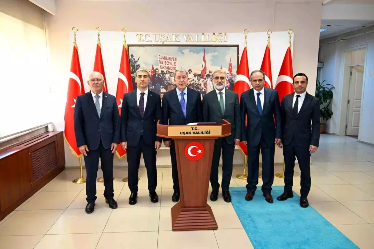 Hulusi Akar ve Taner Yıldız Uşak'ta Ziyaretlerde Bulundu