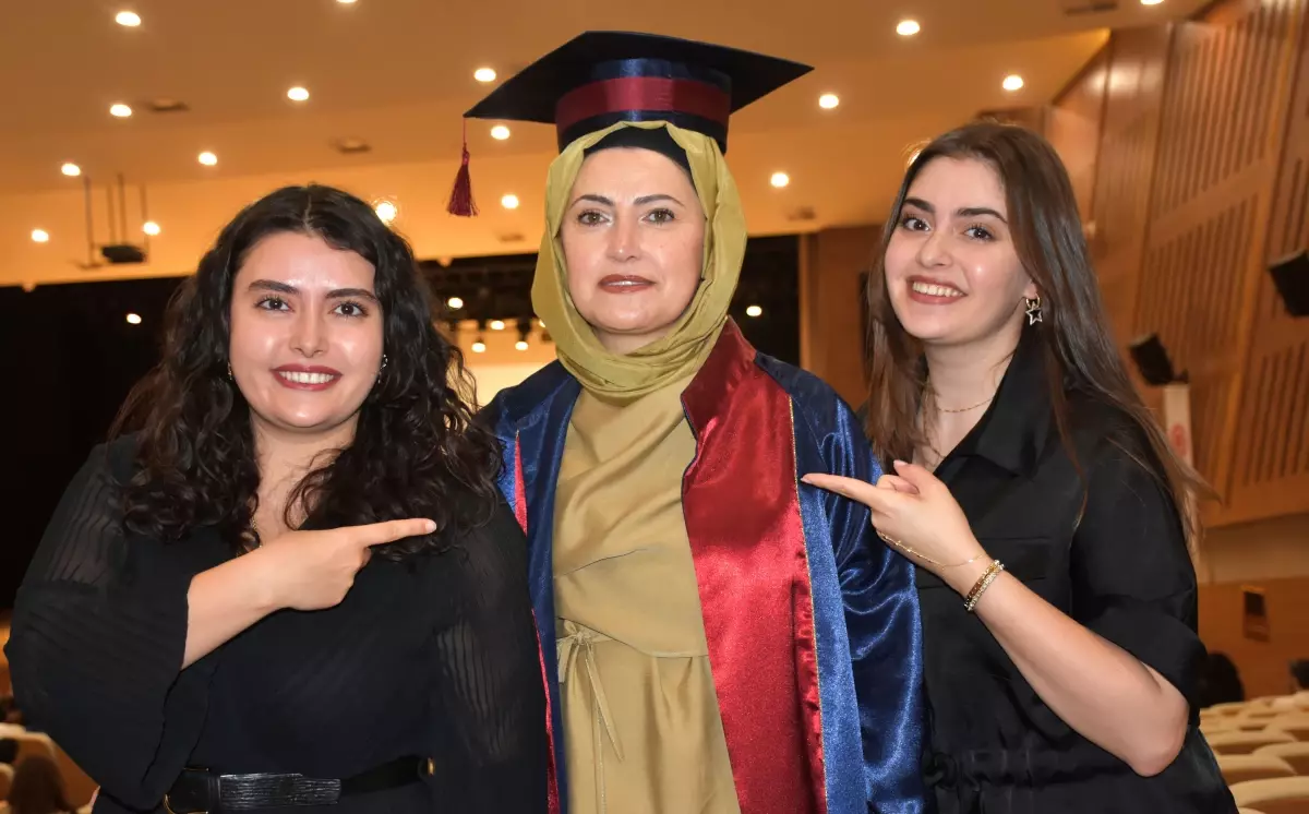 Kanseri Yenen Anne, Üniversiteyi Birincilikle Bitirdi