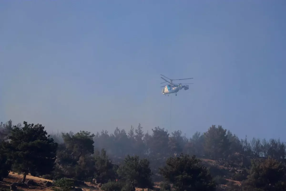 Manisa'da Orman Yangını İkinci Gününde Söndürülmeye Çalışılıyor