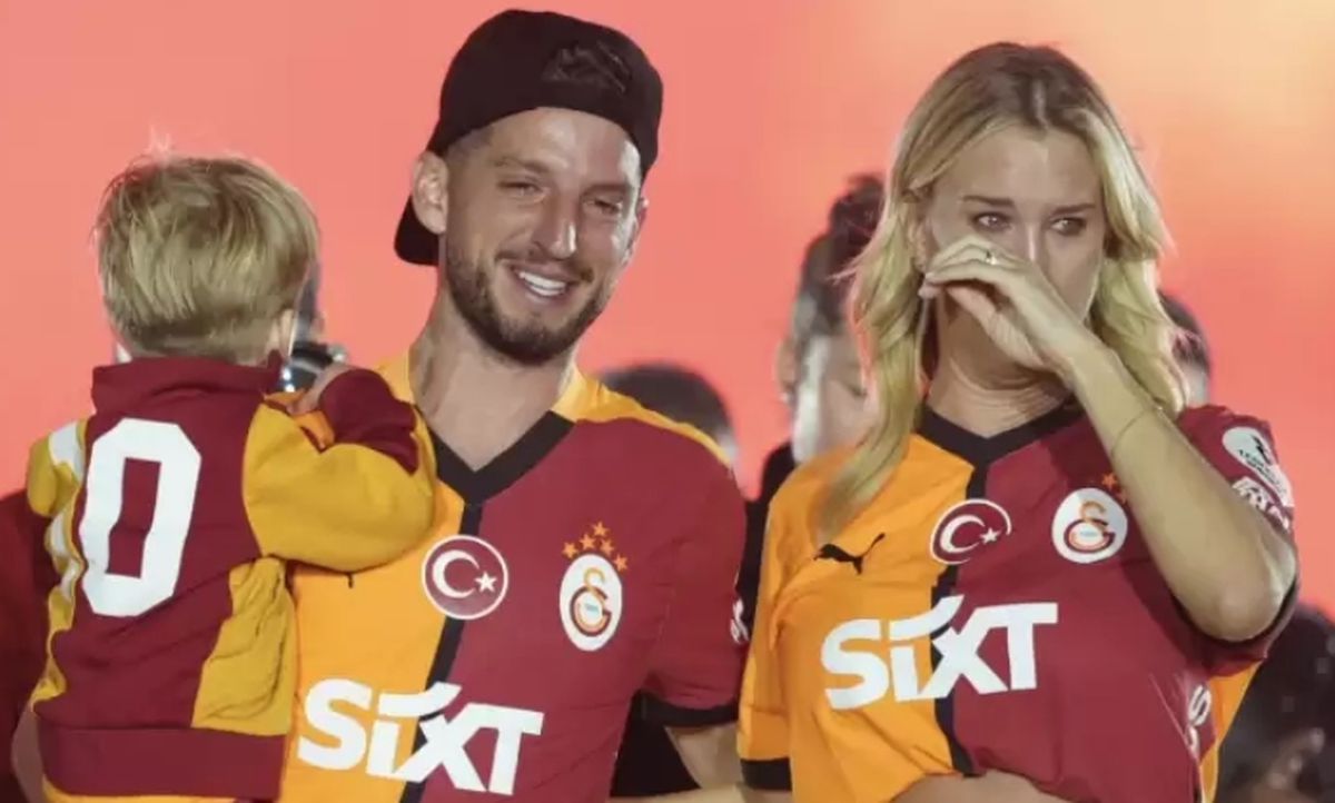 Mertens futbolu bıraktı mı?