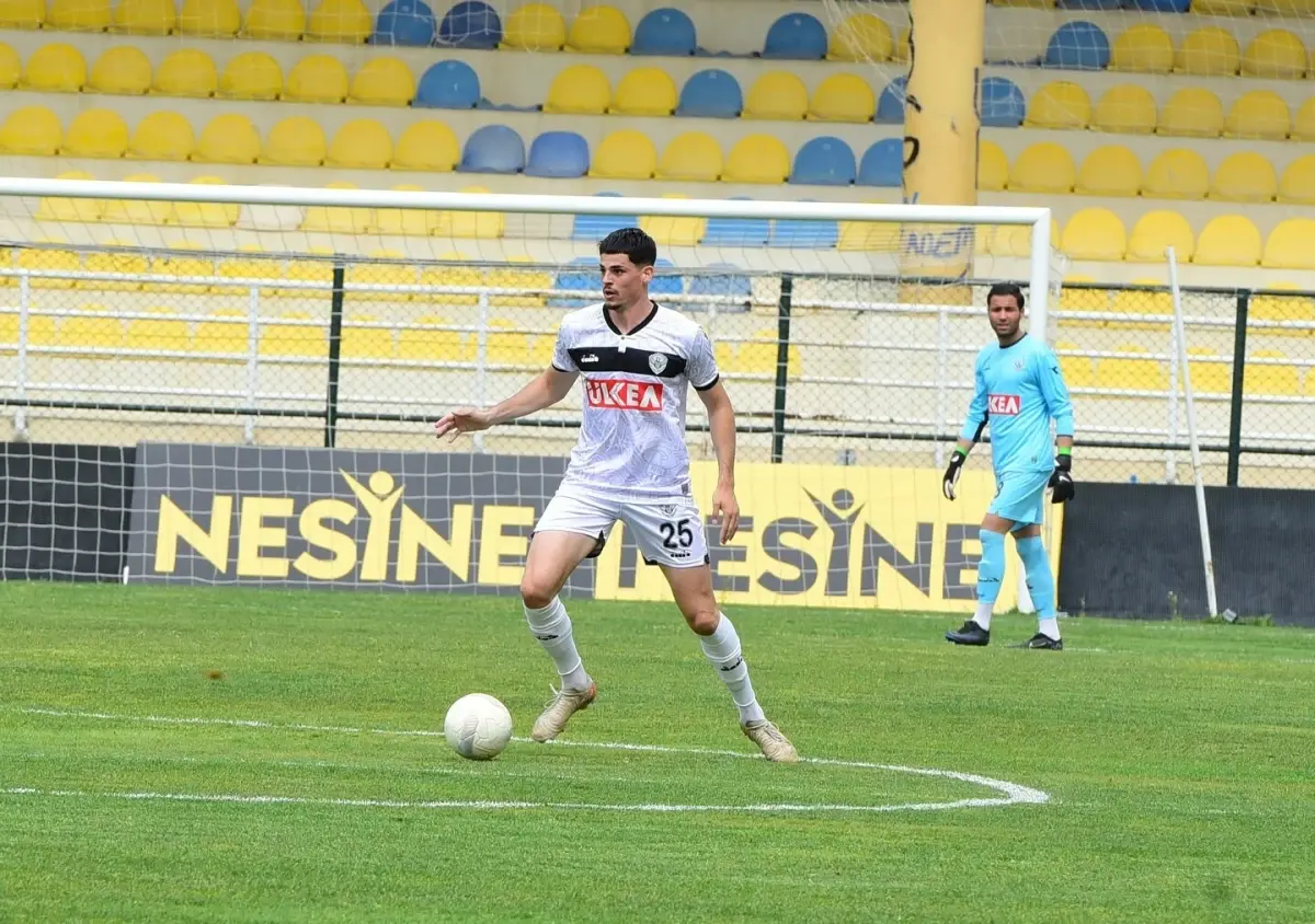 Nazillispor'da Kadro Dağılıyor: Yeni Ayrılıklar ve Belirsizlik