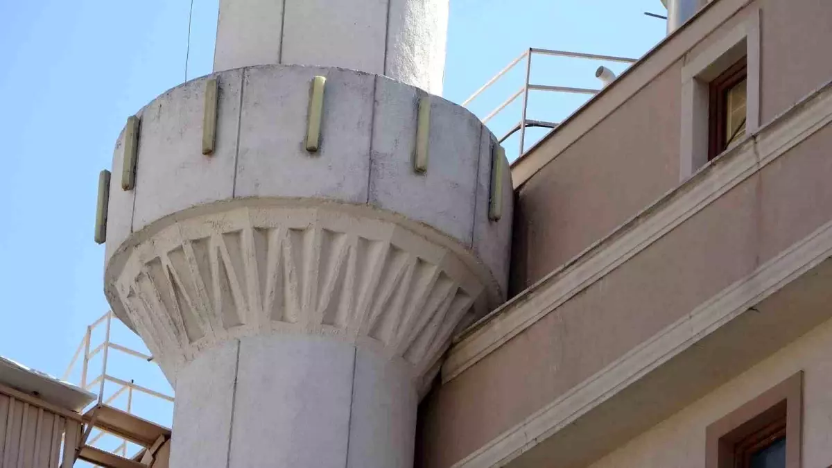 Pendik'te Cami ve Kuran Kursu Binasının İlginç Buluşması