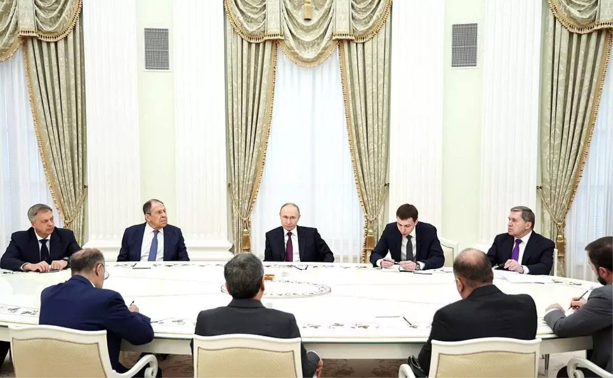 Putin, İran Dışişleri Bakanı ile Görüştü