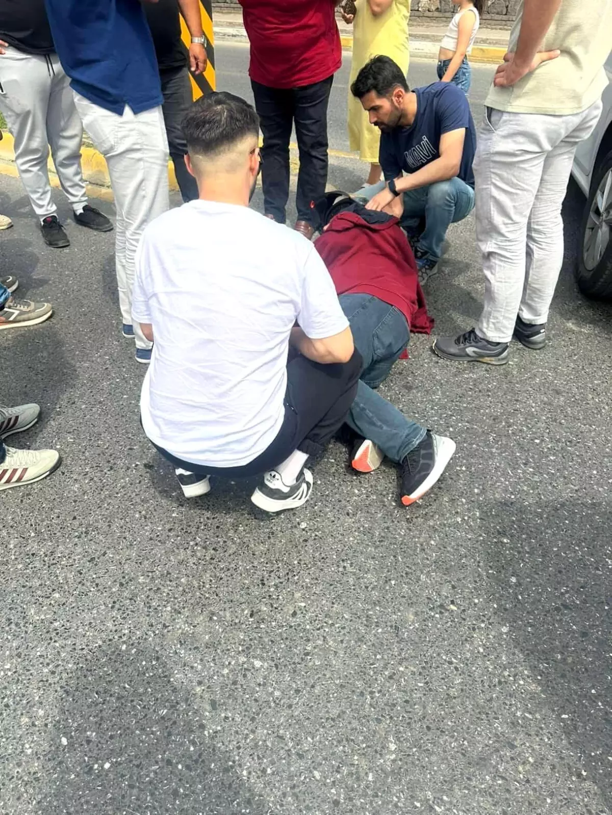 Sakarya'da Otomobil ve Motosiklet Çarpıştı: Motokurye Yaralı
