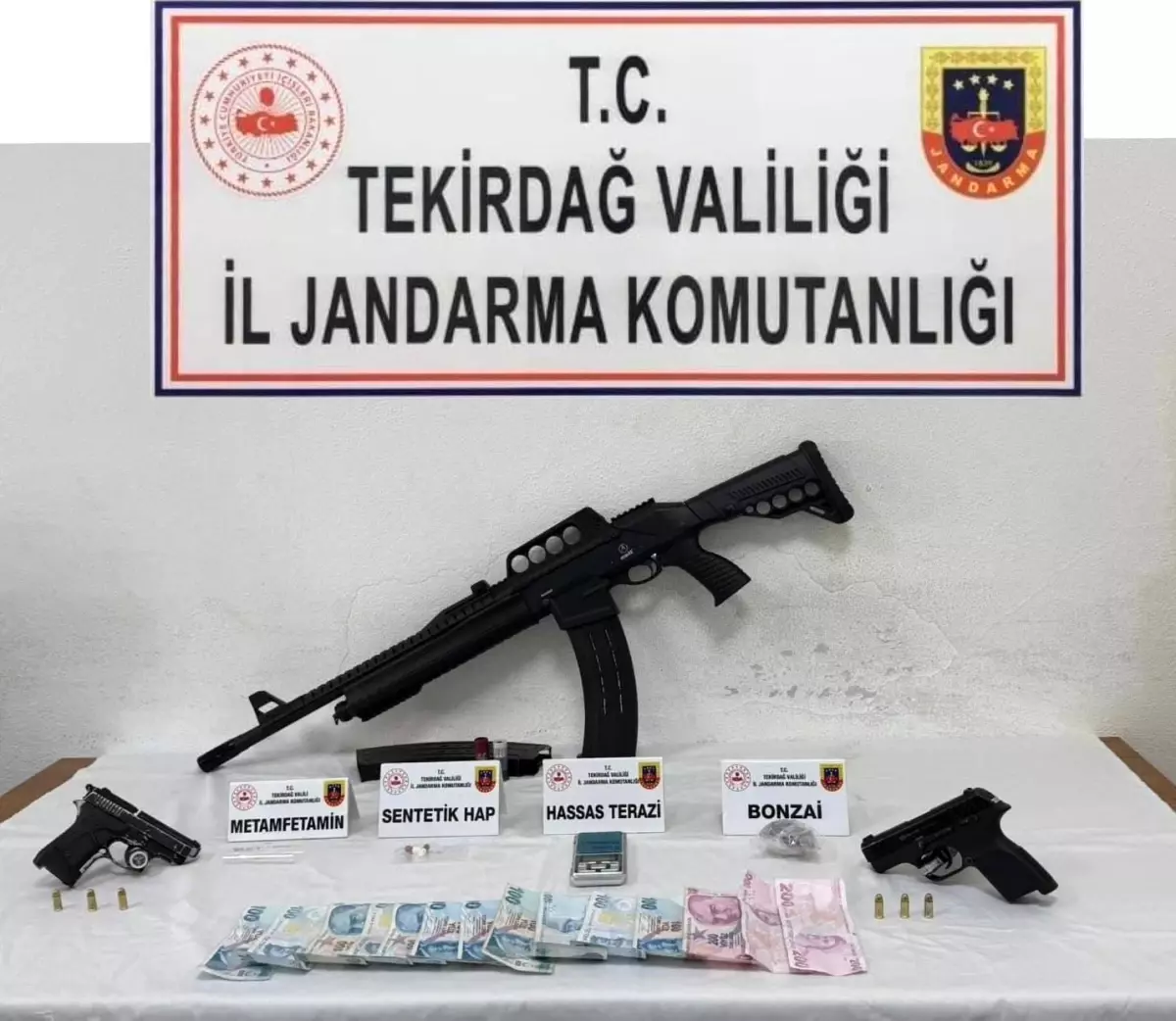 Tekirdağ'da Denetimlerde Ruhsatsız Silah ve Uyuşturucu Ele Geçirildi
