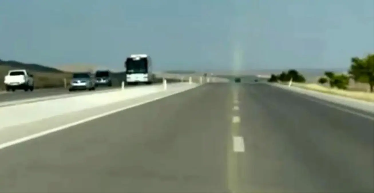Aksaray-Konya Yolunda Ters Yönde Hızla Seyreden Kamyonet Kameralara Yansıdı
