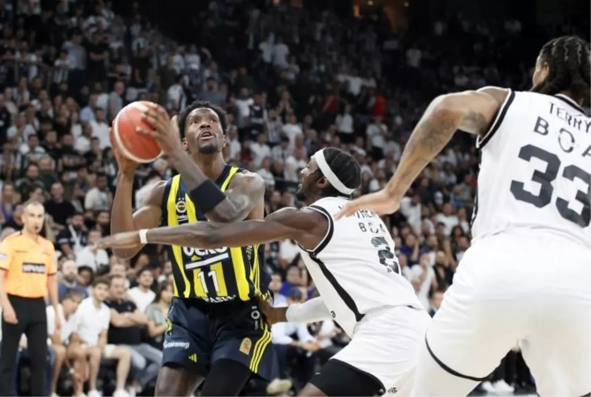 Fenerbahçe, Şampiyonluk İçin Sahada