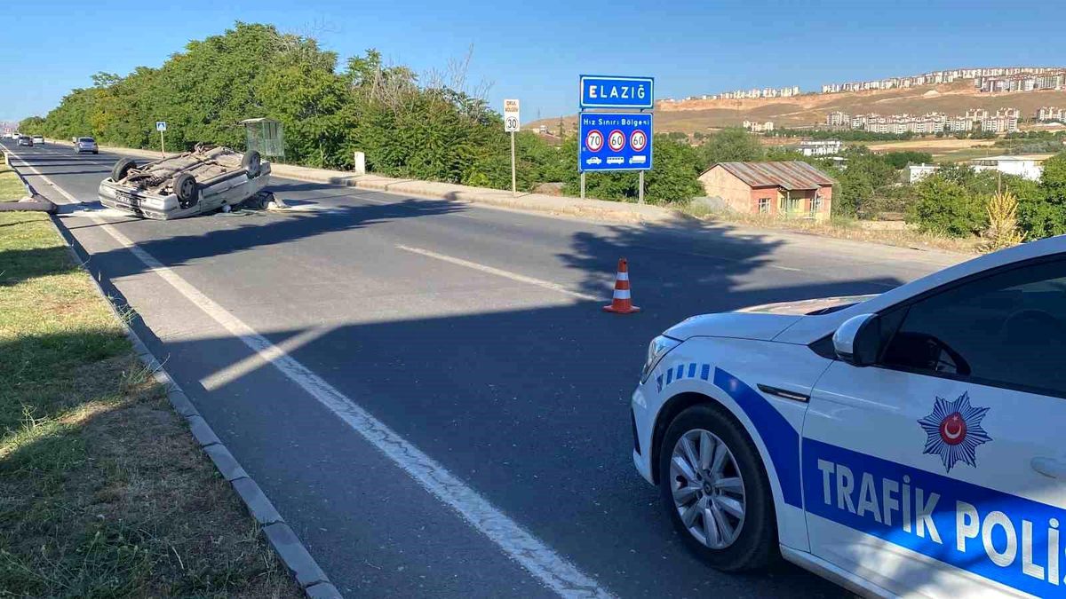 Elazığ'da Beton Mikseri ile Çarpışan Otomobil Ters Döndü: 4 Yaralı