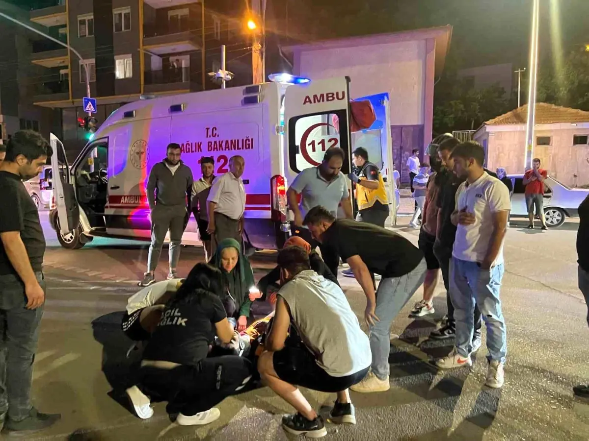 Bucak'ta Kamyonet ile Motosiklet Çarpıştı: 1 Yaralı