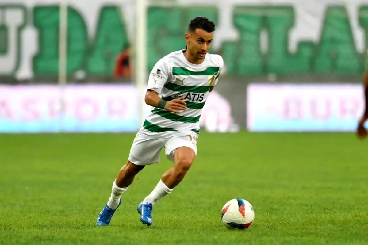 Bursaspor, Şampiyon Kadrodan Yiğitali Bayrak ile Ayrıldı