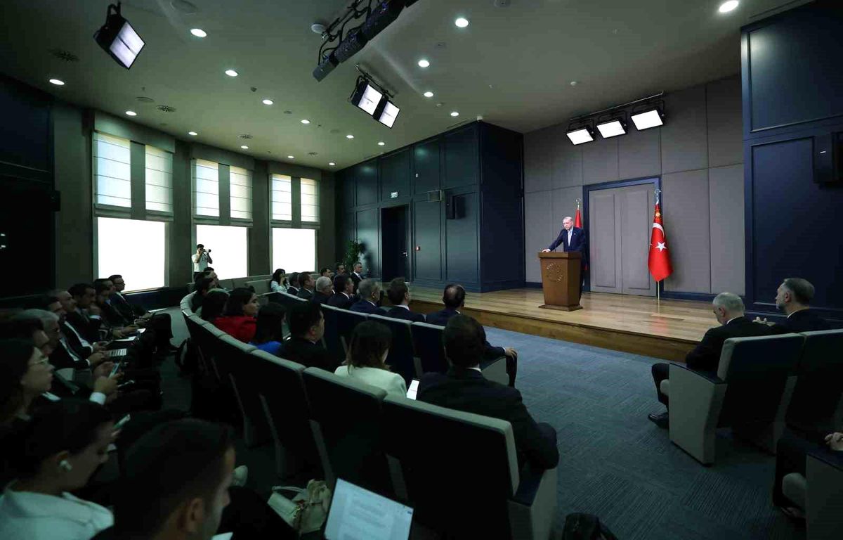 Cumhurbaşkanı Erdoğan: '(İsrail İran savaşına ilişkin)Taraflar arasında ateşkes sağlanmasına dair mutabakata ulaşıldığı haberini memnuniyetle...
