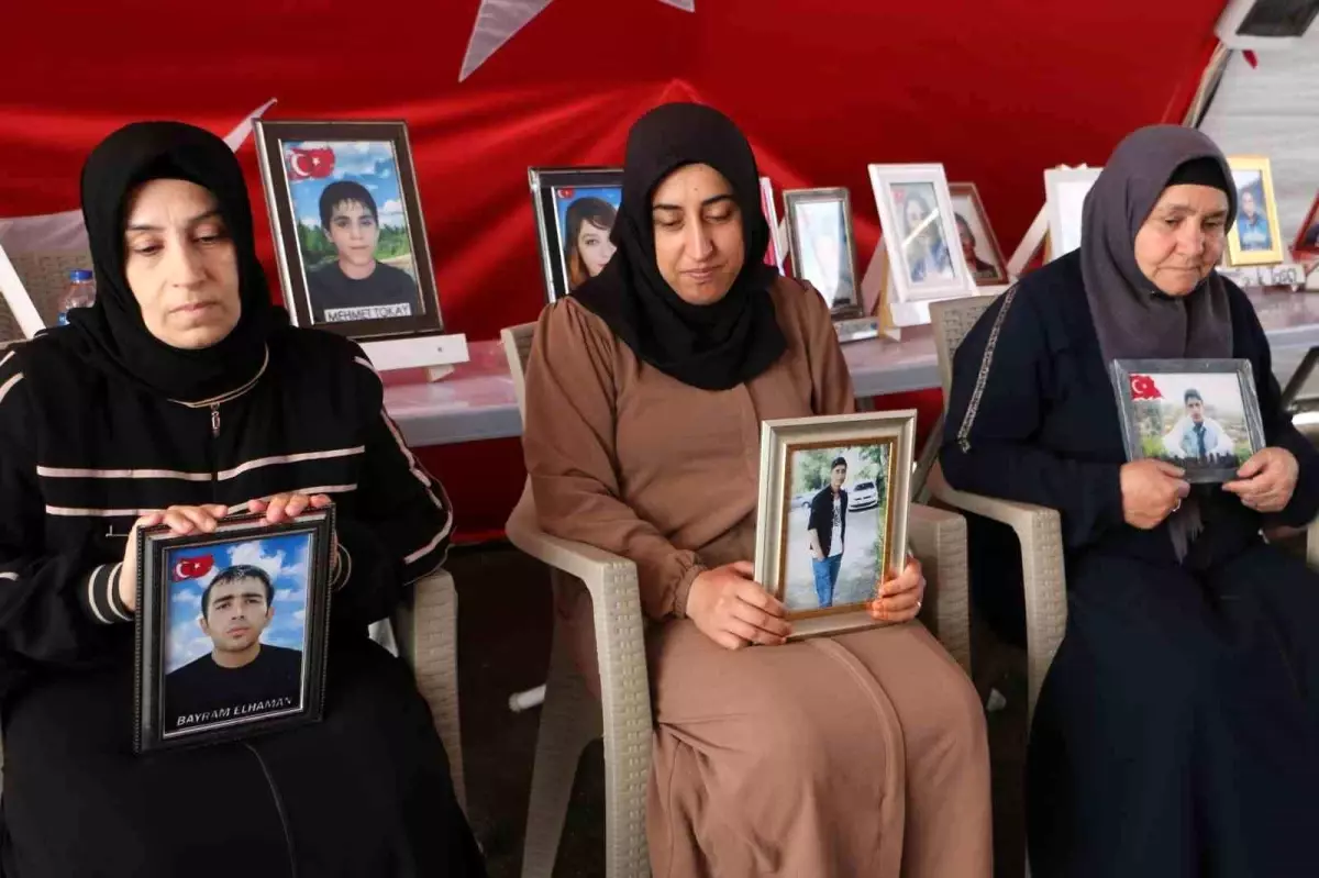 Diyarbakır'da Aileler, Sıcaklıklara Rağmen Evlat Nöbetine Devam Ediyor