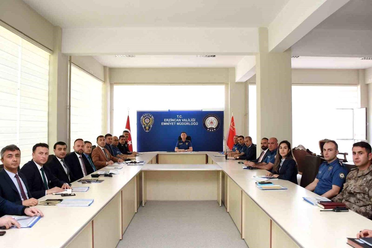 Erzincan'da Emniyet Müdürü Baybaba Toplantı Düzenledi