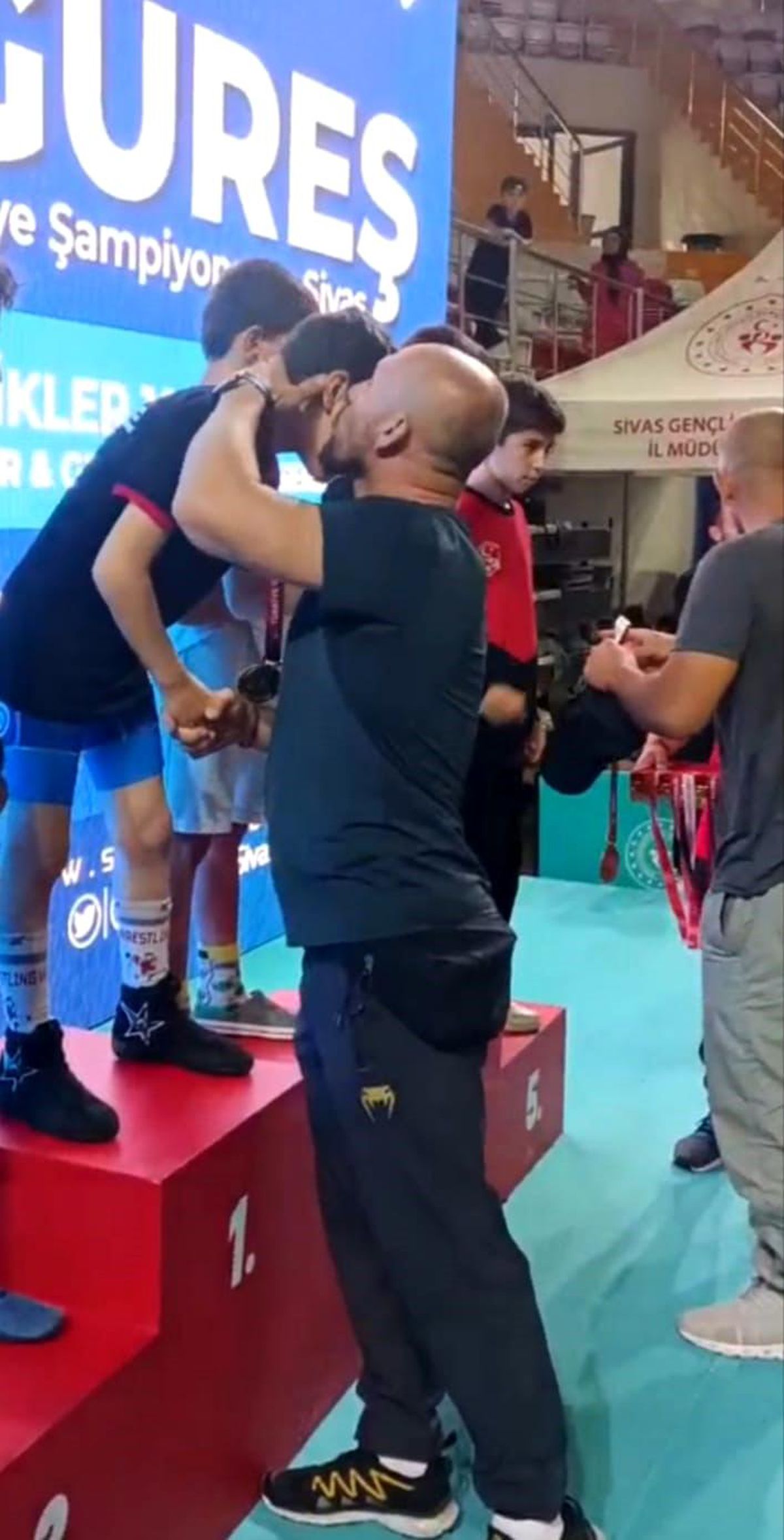 Erzurum Aile ve Sosyal Hizmetler Spor Kulübü'nden Güreş Şampiyonasında Büyük Başarı