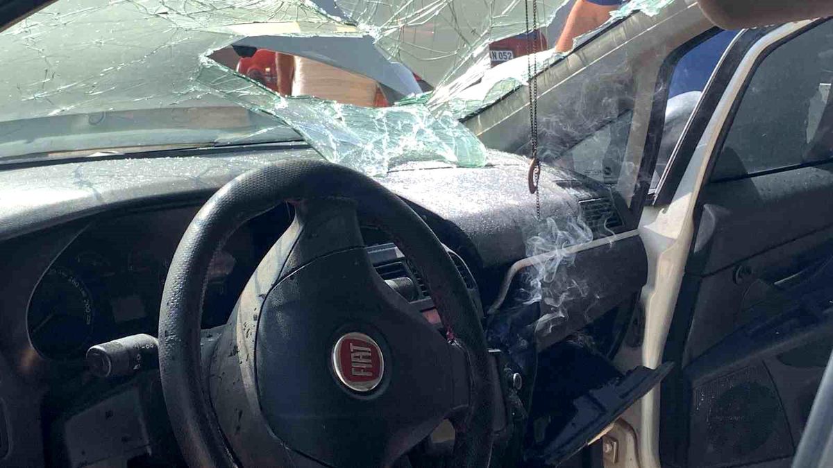 Karaman'da Park Halindeki Aracın İçindeki Telefon Bataryası Patladı