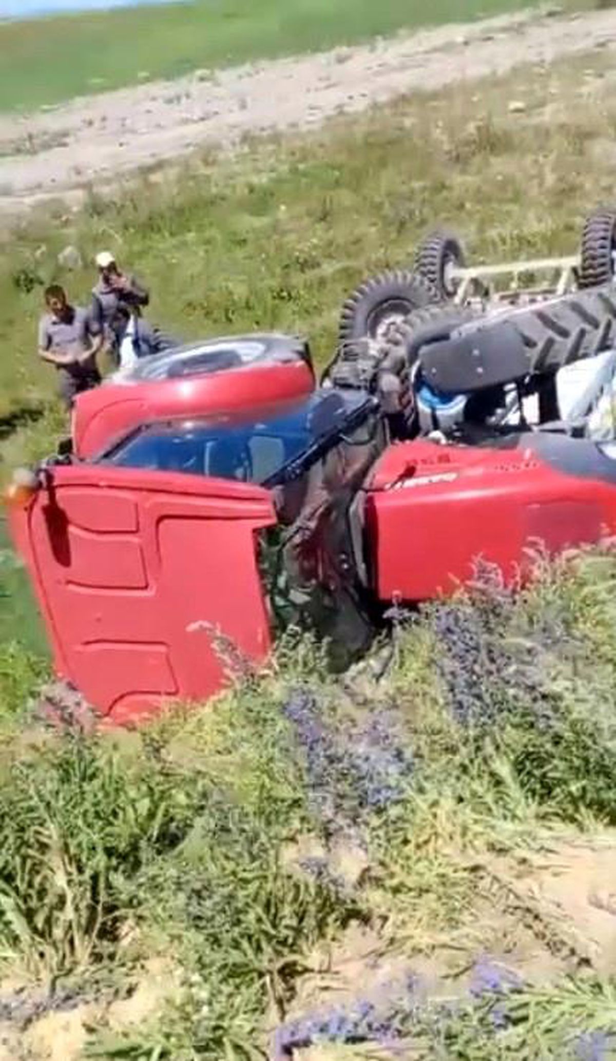 Kars'ta Seyir Halindeki Traktör Şarampole Devrildi