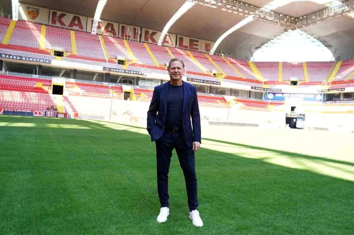 Kayserispor'un Yeni Teknik Direktörü Gisdol, 8 Yardımcı ile Sezona Başlıyor