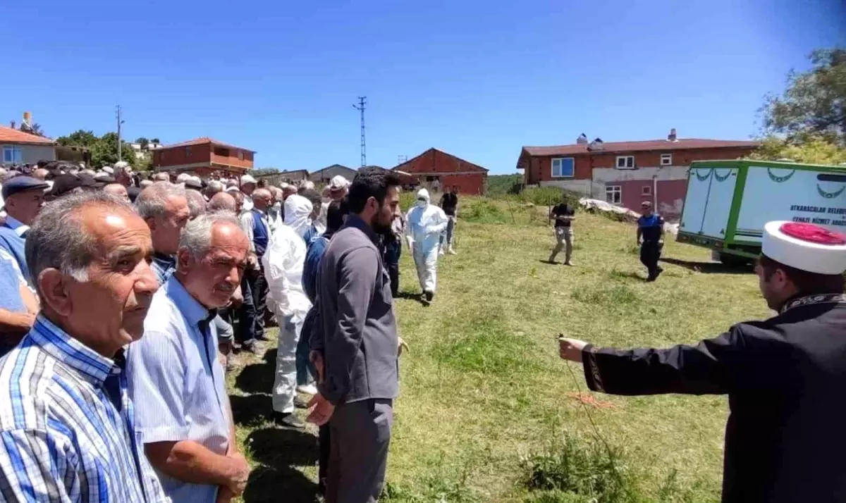 Kırım Kongo Kanamalı Ateşi Nedeniyle Hayatını Kaybeden Kadın Toprağa Verildi