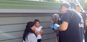 Olay yerinde yürek sızlatan anlar! Yaralanan annesini bir an bırakmadı