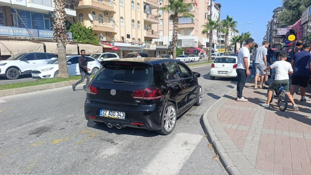 The little girl did not want to be separated from her mother, who was slightly injured in the accident