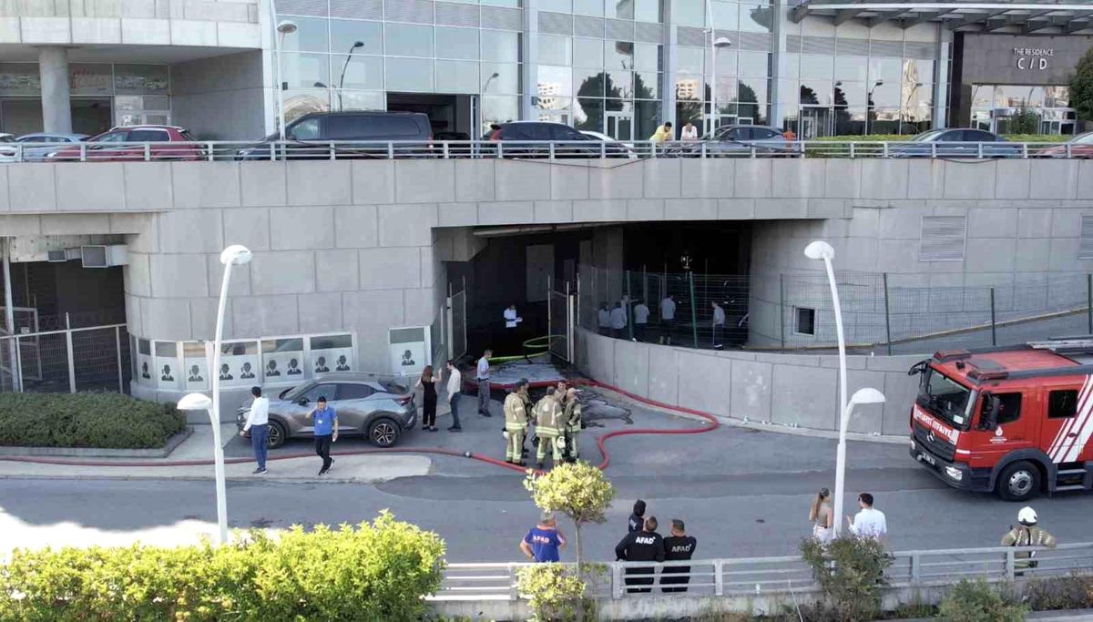 Mall of İstanbul Alışveriş Merkezinde Yangın Paniği