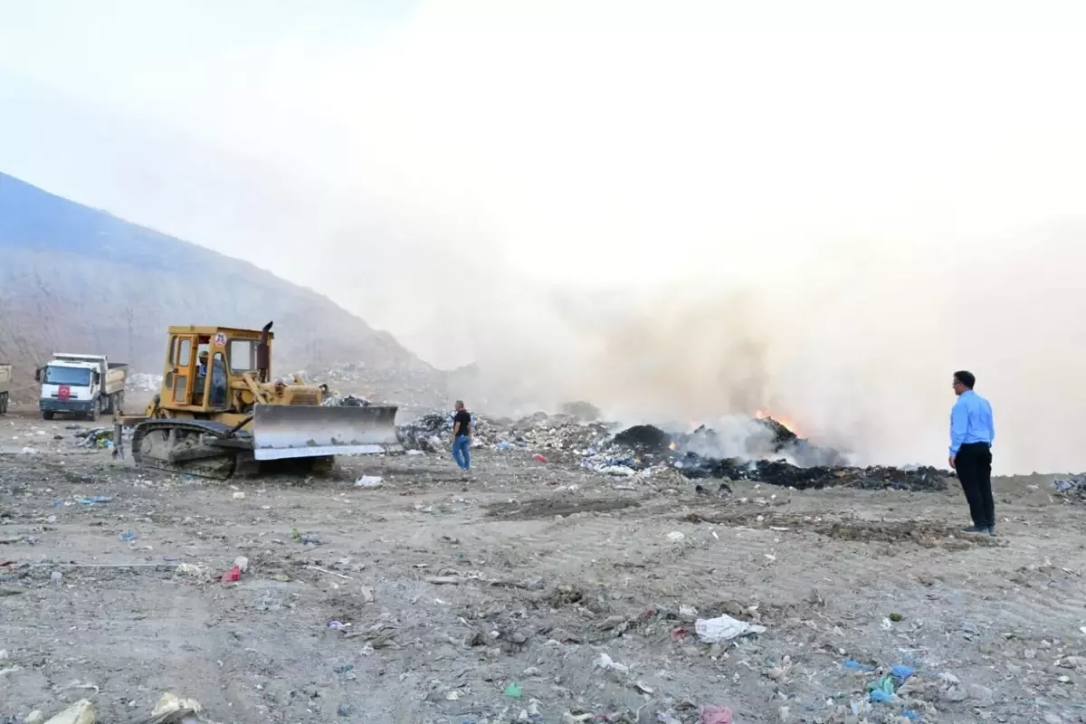 Manisa'da Eski Çöp Alanında Metan Gazı Patlaması ve Yangın