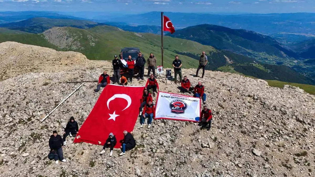 Ilgaz Dağı'nda Yıpranan Türk Bayrağı Değiştirildi