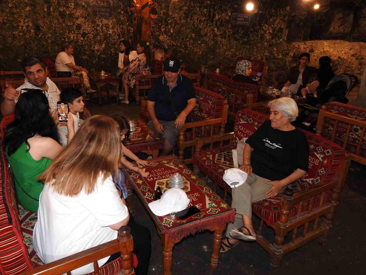 Gaziantep'teki Kaleoğlu Mağarası, Sıcak Havada Serinlemek İçin Tercih Ediliyor