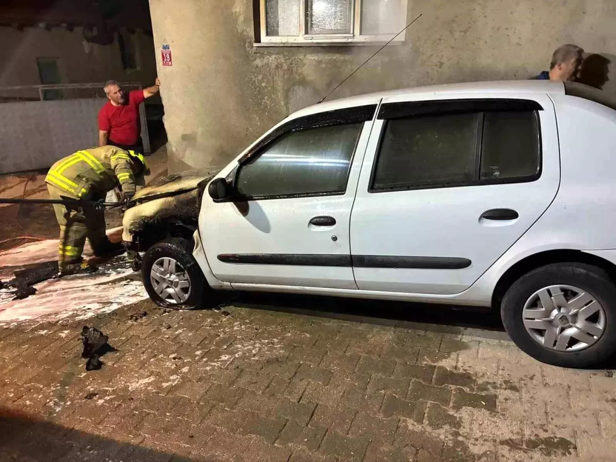 Balıkesir'de Araç Yangını Kontrol Altına Alındı