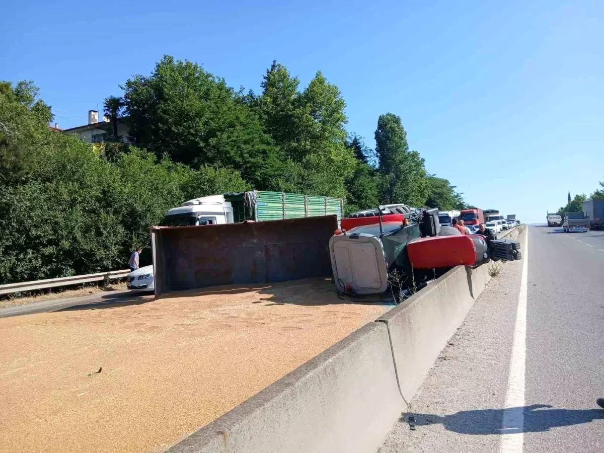 Balıkesir'de Çift Araçlı Trafik Kazası: 3 Yaralı