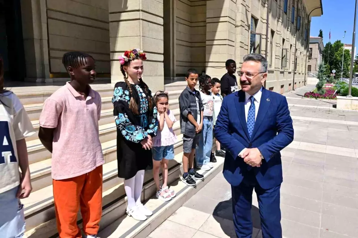 Eskişehir Valisi Aksoy, Çocuk İşçiliği ile Mücadele İçin Video Çekimine Katıldı