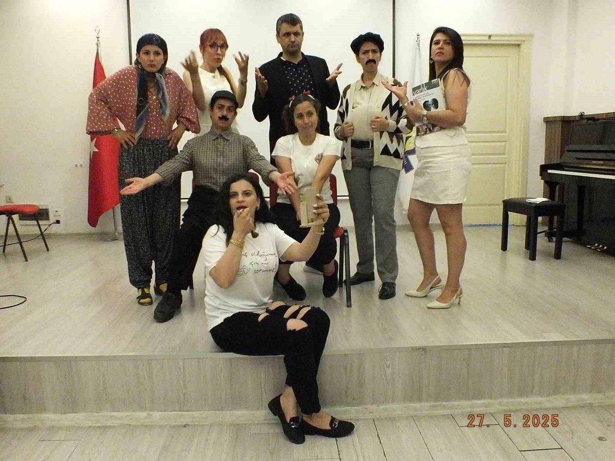 Hatay'da Velilerin Tiyatro Performansı Büyüledi