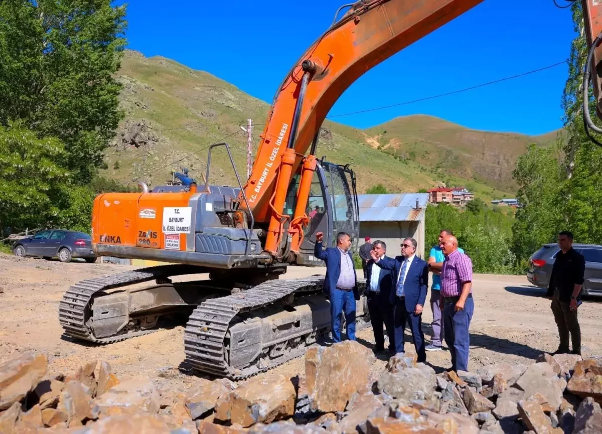 Bayburt'ta Yeni Köy Konağı İnşaatı Denetlendi