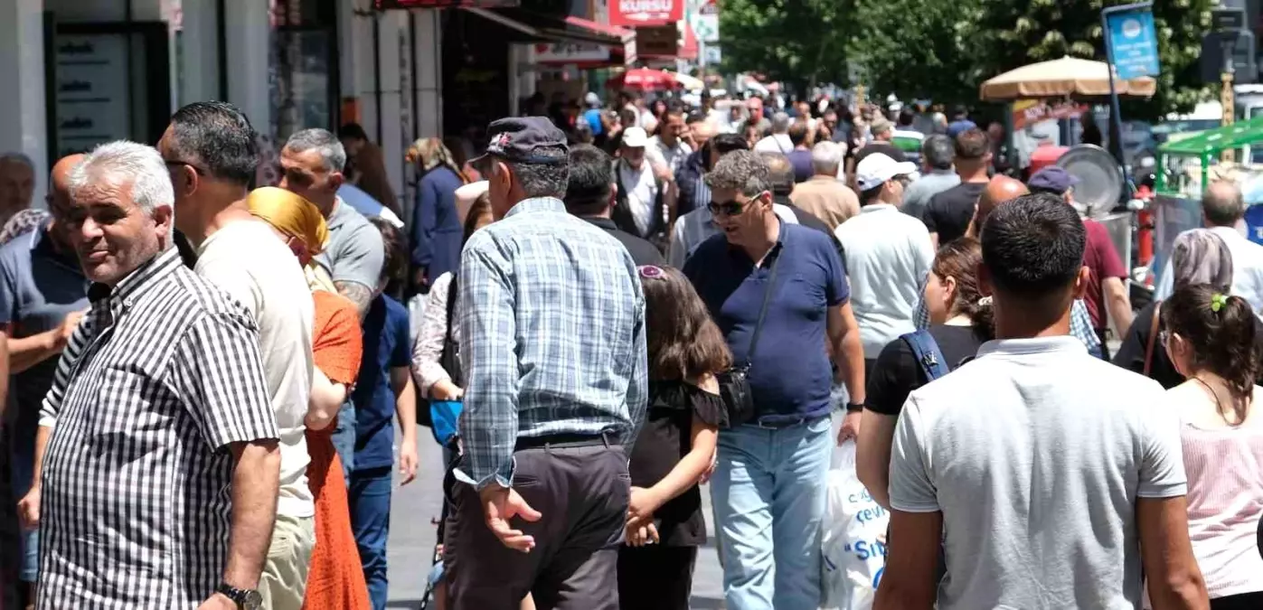 2024 Yılında Türkiye&apos;ye Göç Edenlerin Sayısı Azaldı