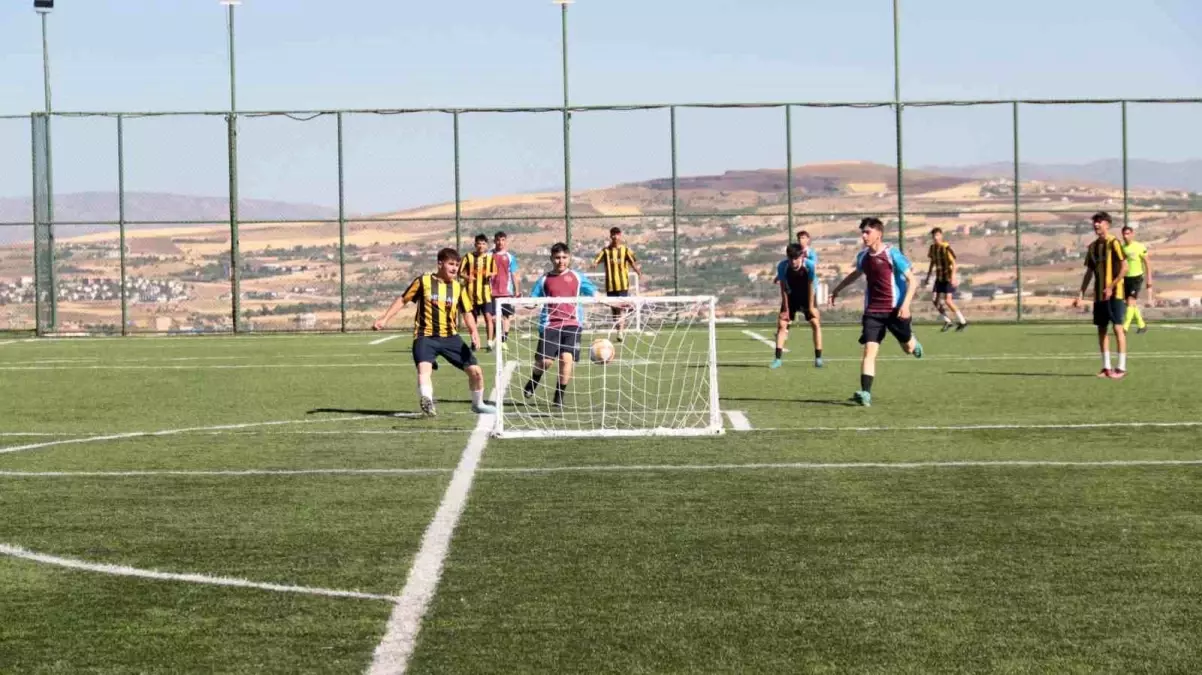 Elazığ'da 5x5 Sokaklar Bizim Futbol Turnuvası Başladı