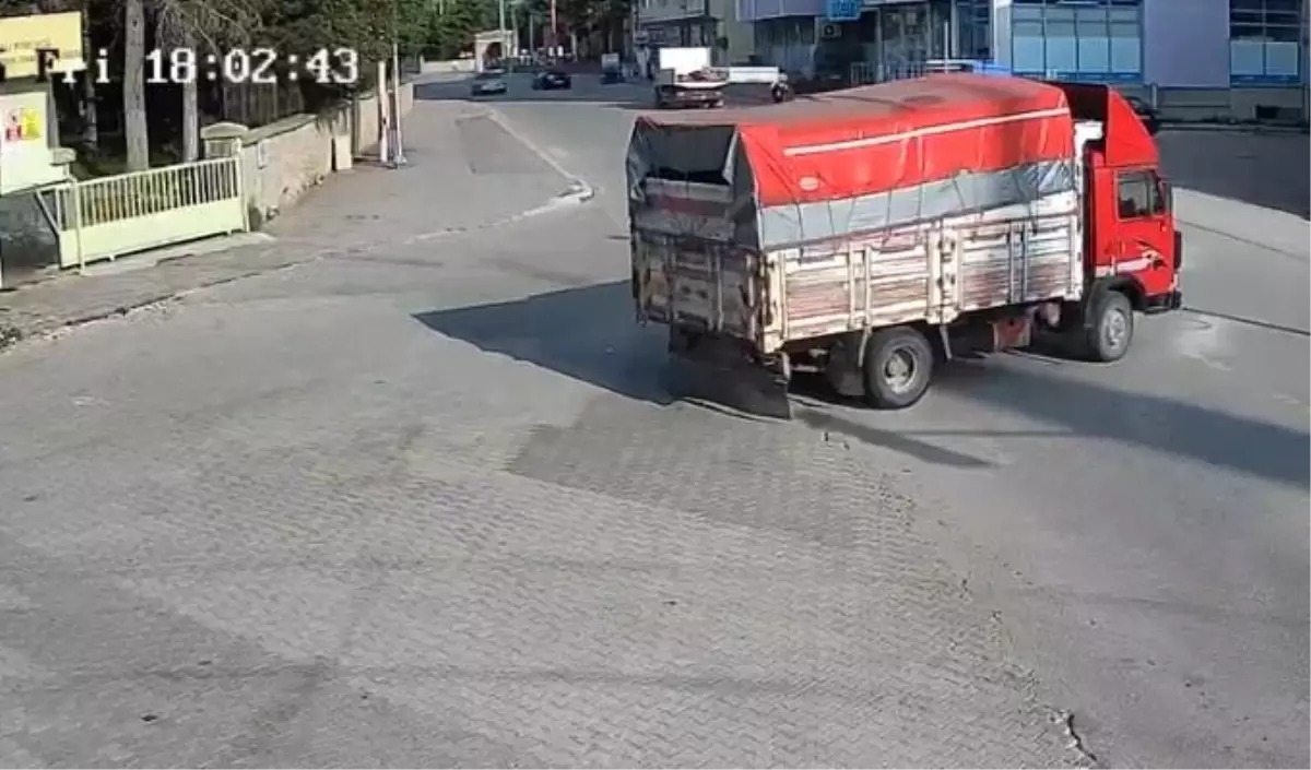 Kurban Bayramı'nda Açık Kasa Kapağı Kazası: 15 Yaşındaki Kız Hayatını Kaybetti