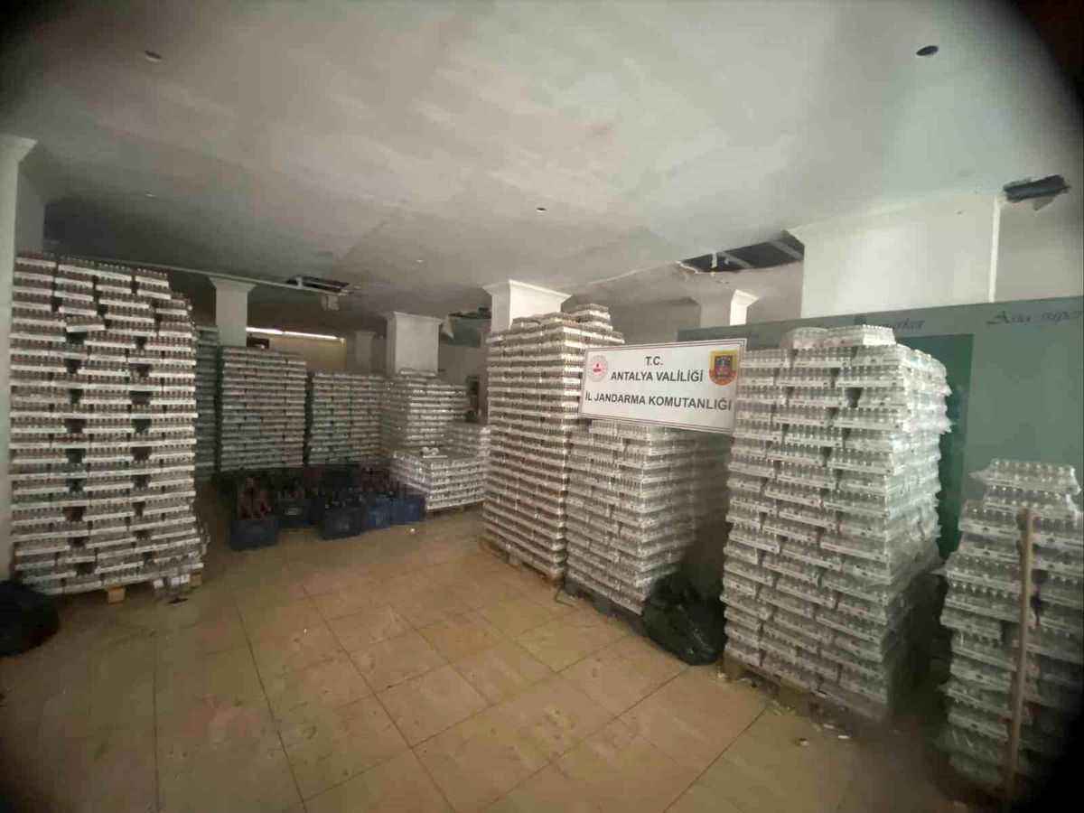 Alanya'da 10 Bin Litre Kaçak Alkol Ele Geçirildi