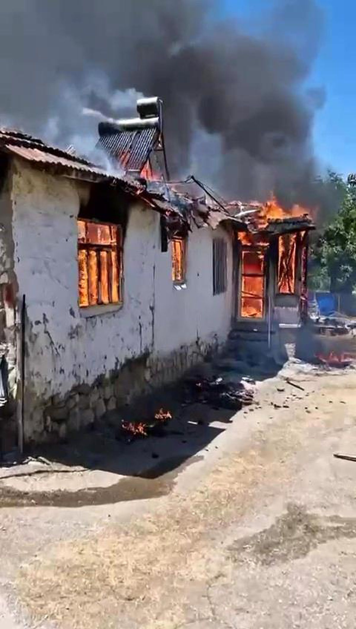 Amasya'da Tek Katlı Kerpiç Ev Yangında Küle Döndü
