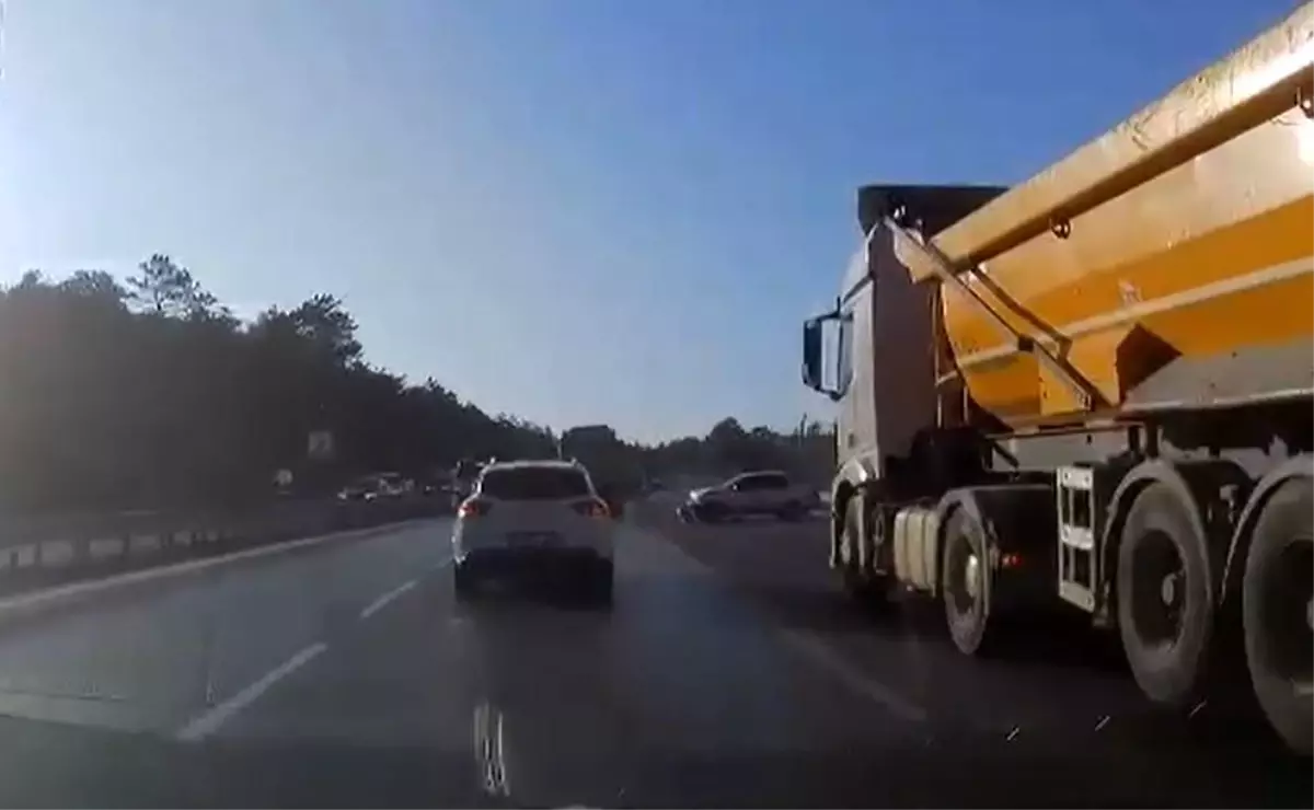 Otomobil Bariyere Çarptı, Yaralı Yok