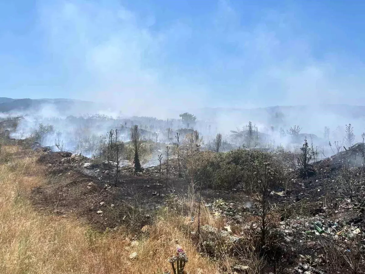 Çanakkale'de Çöplük Alanda Yangın Kontrol Altına Alındı