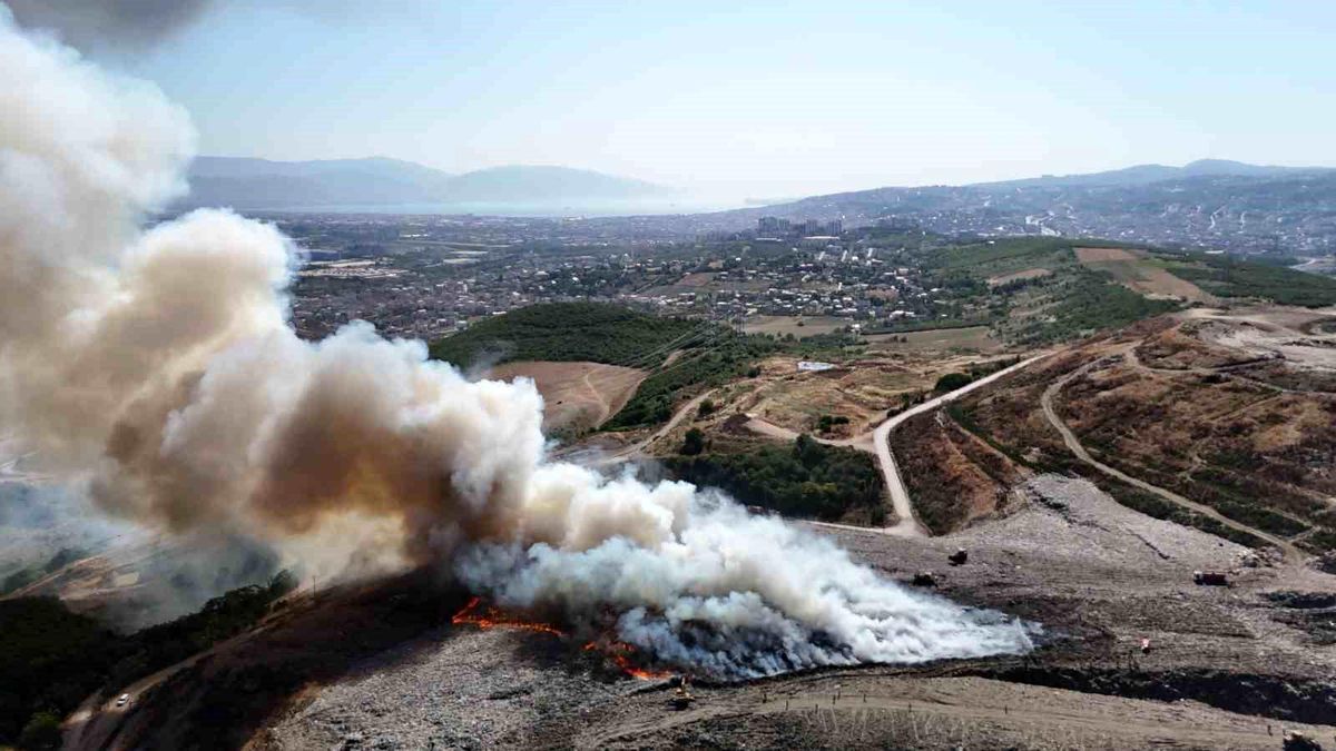 Kocaeli'de Çöp Döküm Sahasında Yangın