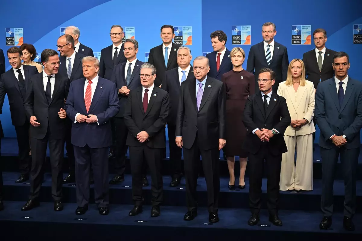 Erdoğan, NATO Zirvesi'nde liderlerle aile fotoğrafı çektirdi