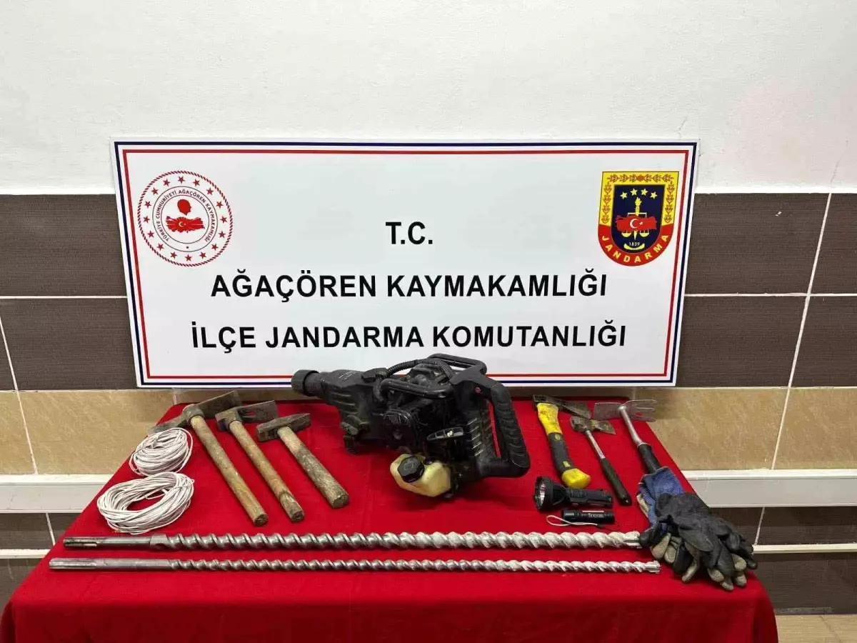 Aksaray'da Define Arayan 3 Kişi Suçüstü Yakalandı