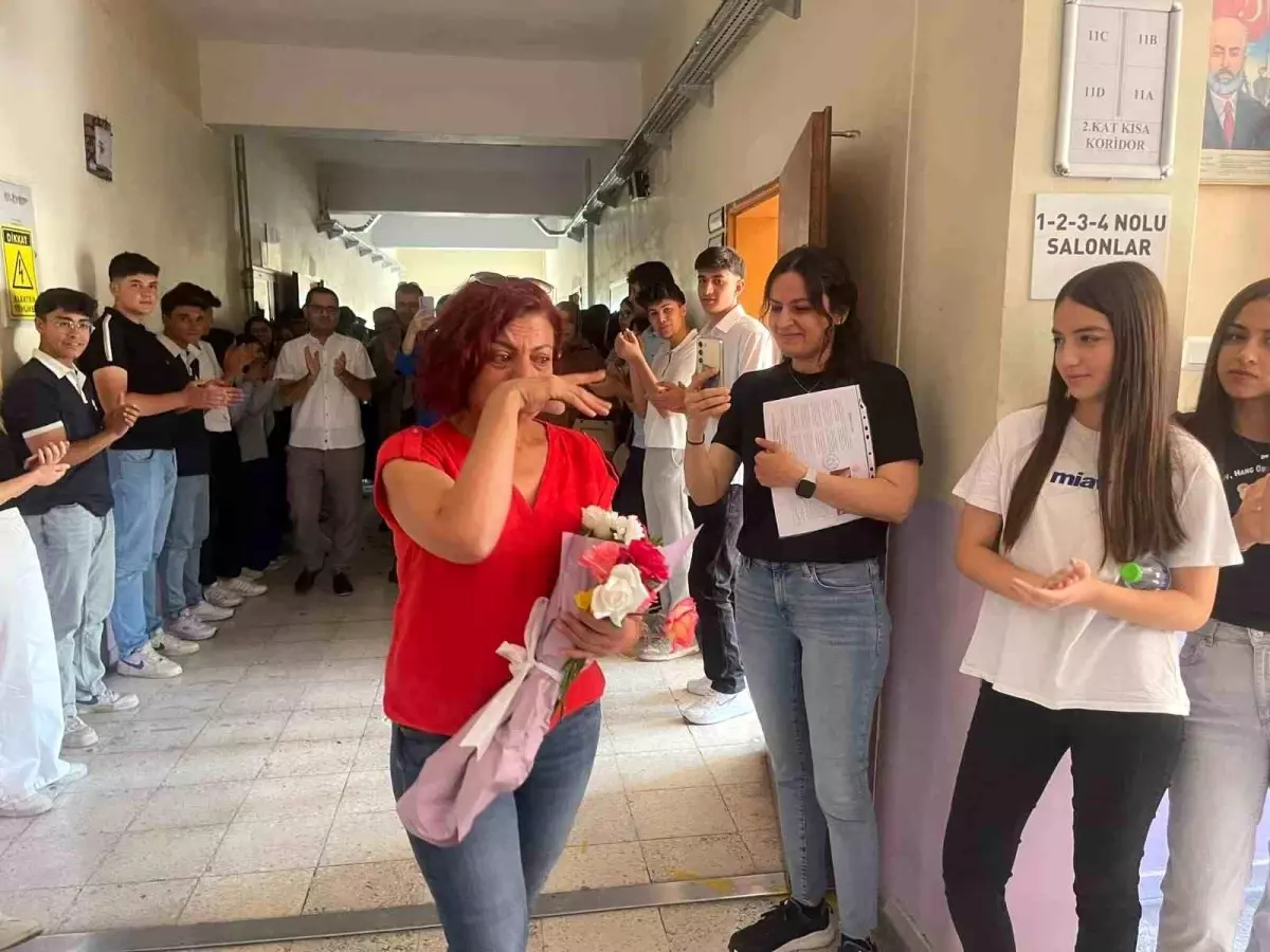 Emekli Öğretmen Pembe Mavuş'a Duygusal Veda