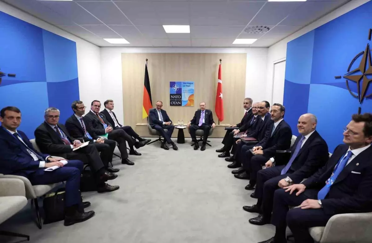 Erdoğan, Lahey'de Almanya Başbakanı Merz ile görüştü
